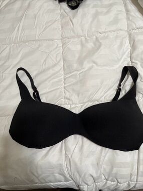 Victoria's Secret Black Seamless T-Shirt Bra